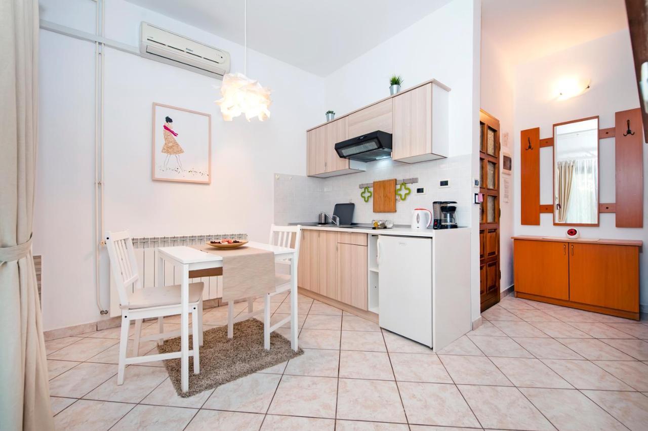 רוביני Apartments Anamarija מראה חיצוני תמונה